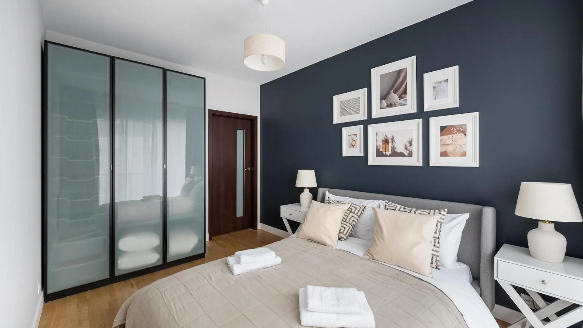 Metro Mlynow Homely Apartment Warsaw Poland
